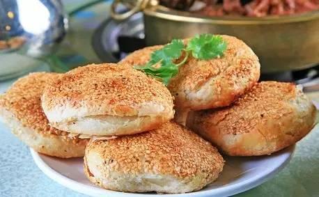 娱乐吃瓜酱烧饼视频,揭秘网红美食背后的故事